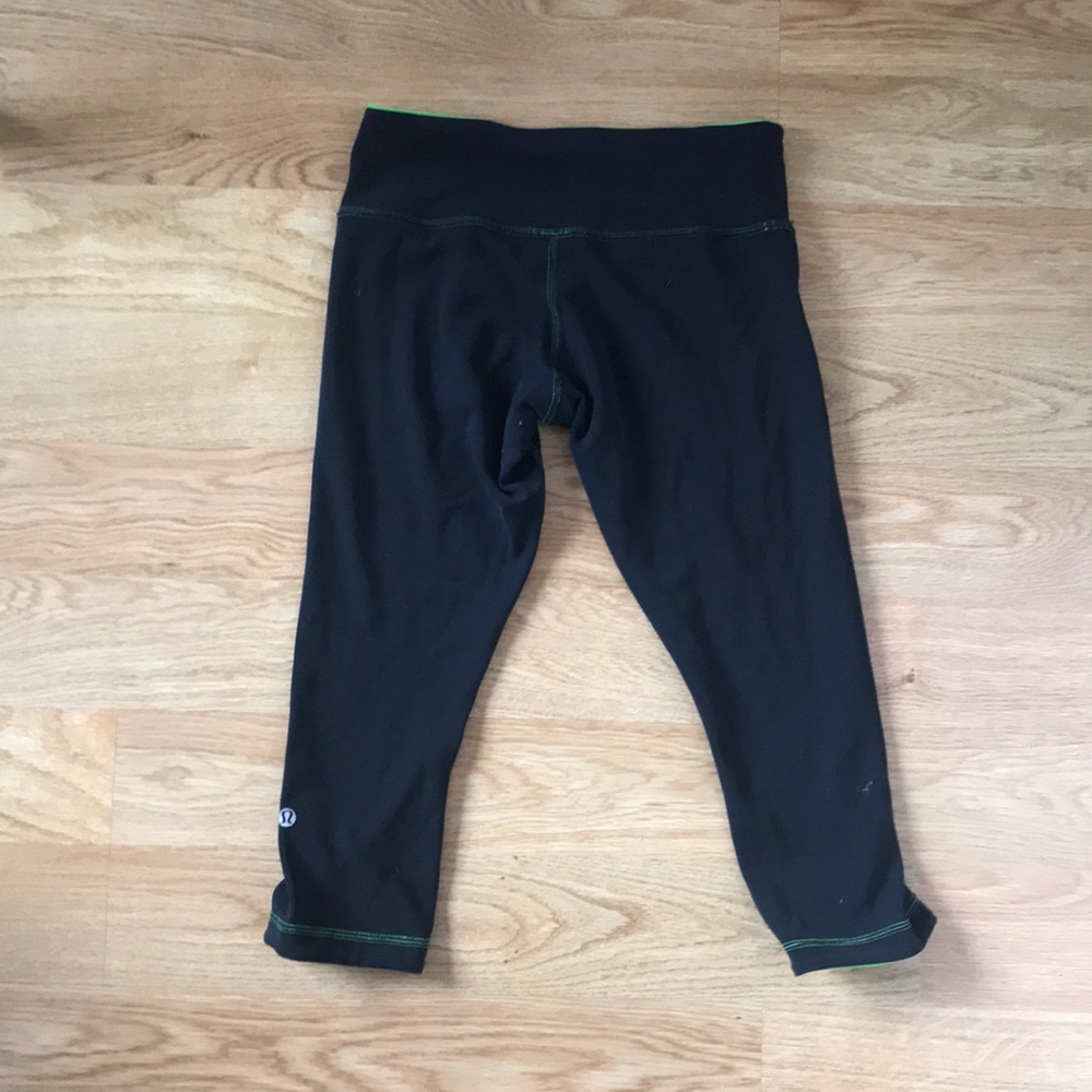 Black/Green Reversible Lululemon Crops